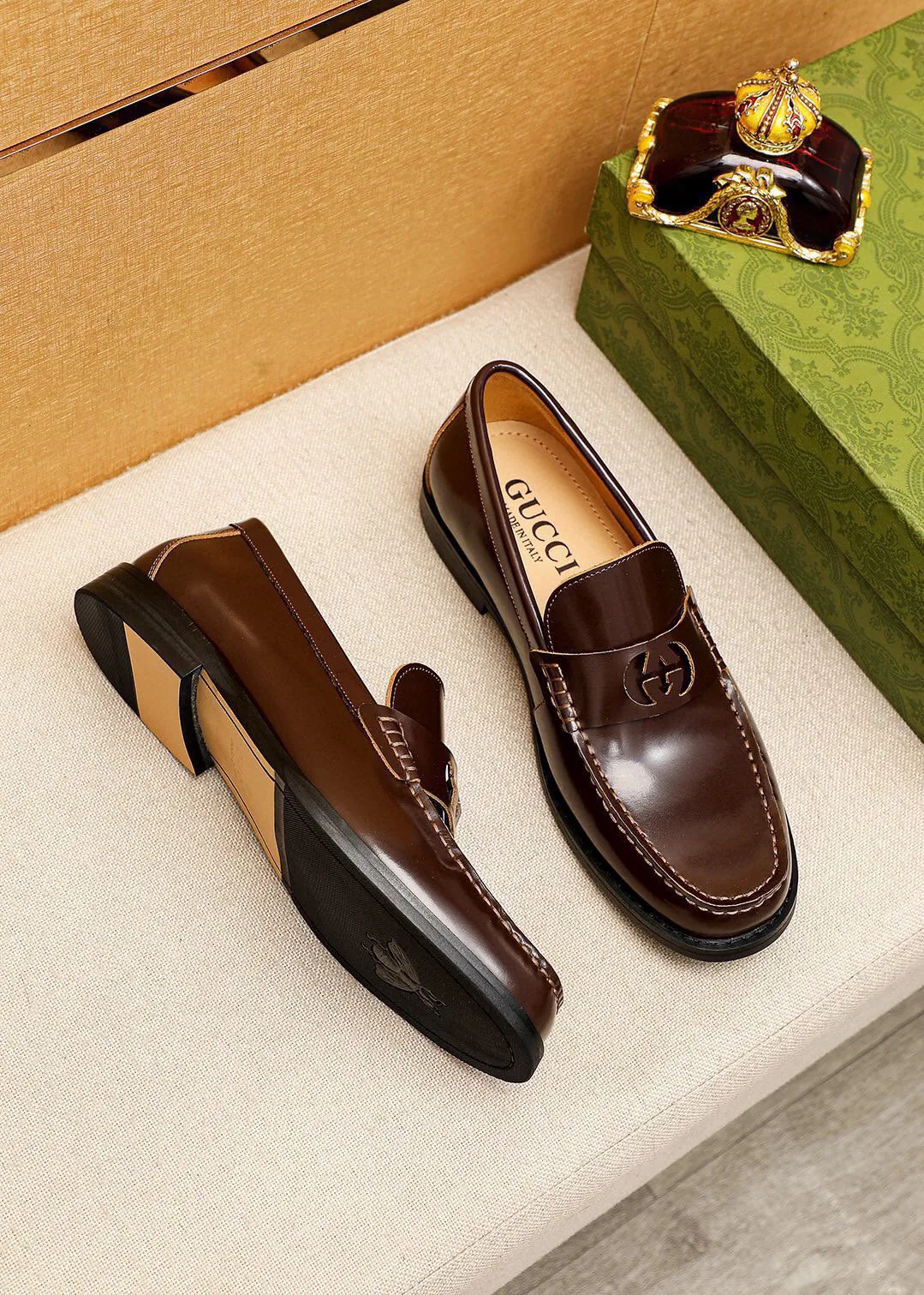 Men's shoes 💰480 💐 Product trademark: GUCCI "Gucci" casual leather shoes Regular size: 38-44 (45🉑️customized) Product materials: Selected imported first-layer open-edge beaded cowhide leather upper + luxury hardware buckle, imported water-dyed cowhide leather lining. Strong three-dimensional visual effect, combined outsole Color: 4⃣️colors available